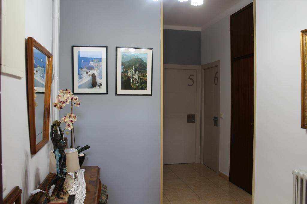 Tona Hostal Montserrat מראה חיצוני תמונה