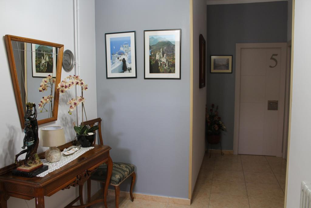Tona Hostal Montserrat מראה חיצוני תמונה