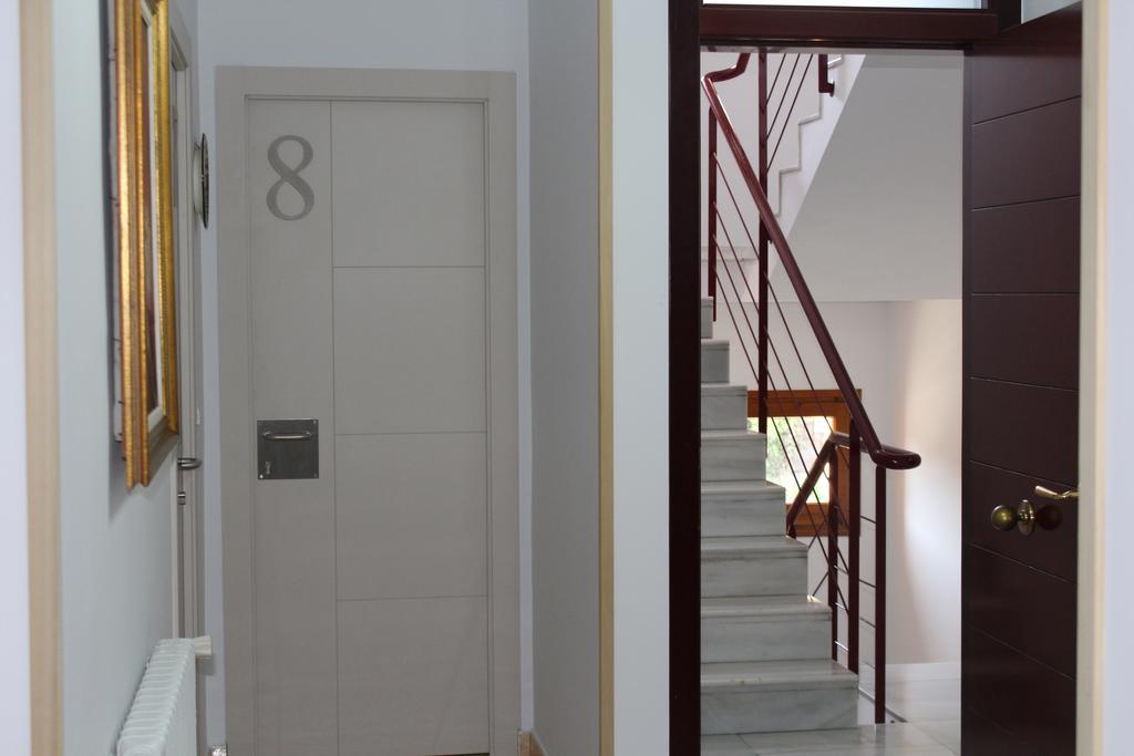 Tona Hostal Montserrat מראה חיצוני תמונה