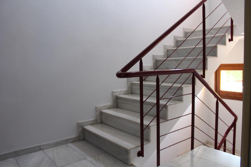 Tona Hostal Montserrat מראה חיצוני תמונה