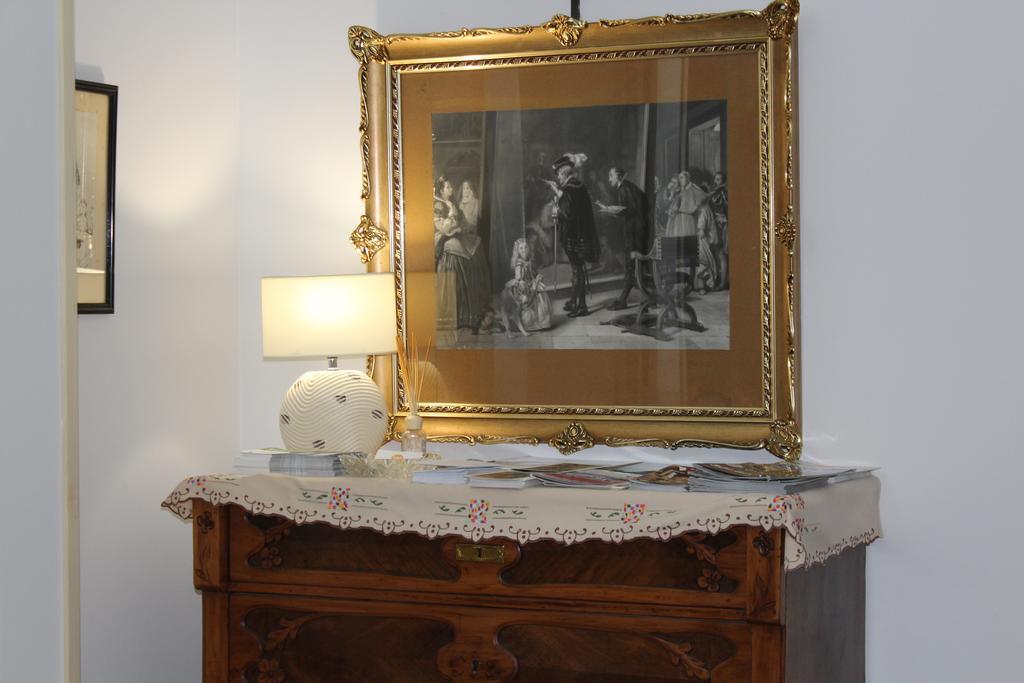 Tona Hostal Montserrat מראה חיצוני תמונה