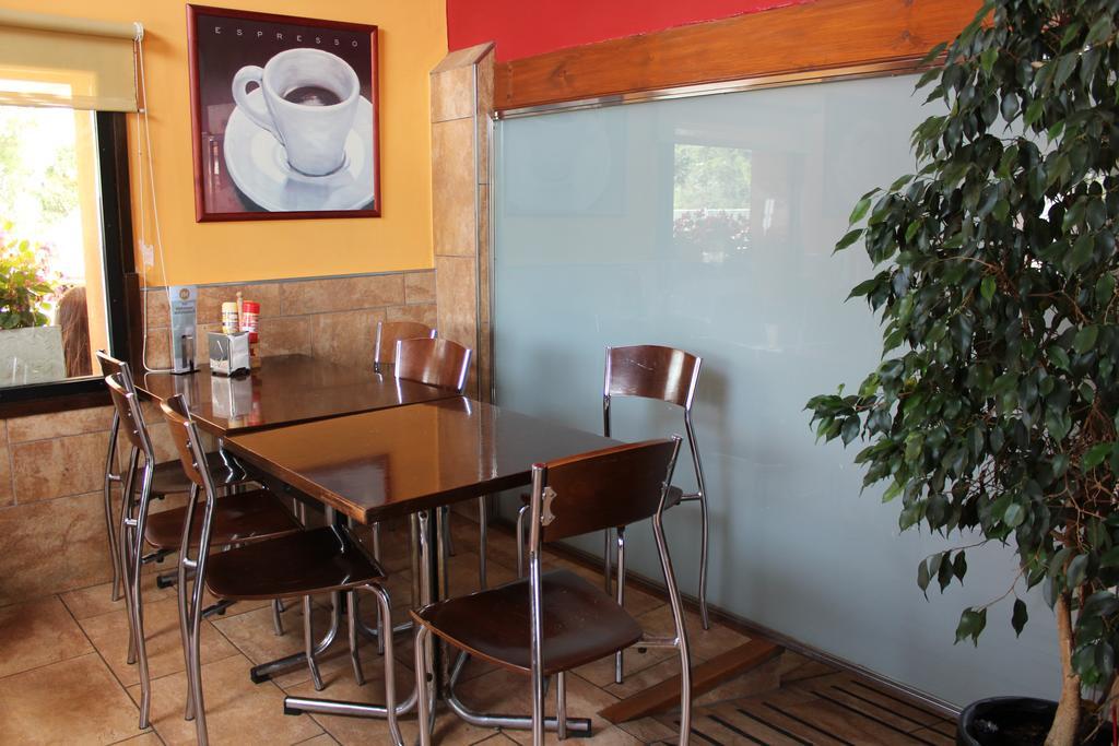 Tona Hostal Montserrat מראה חיצוני תמונה