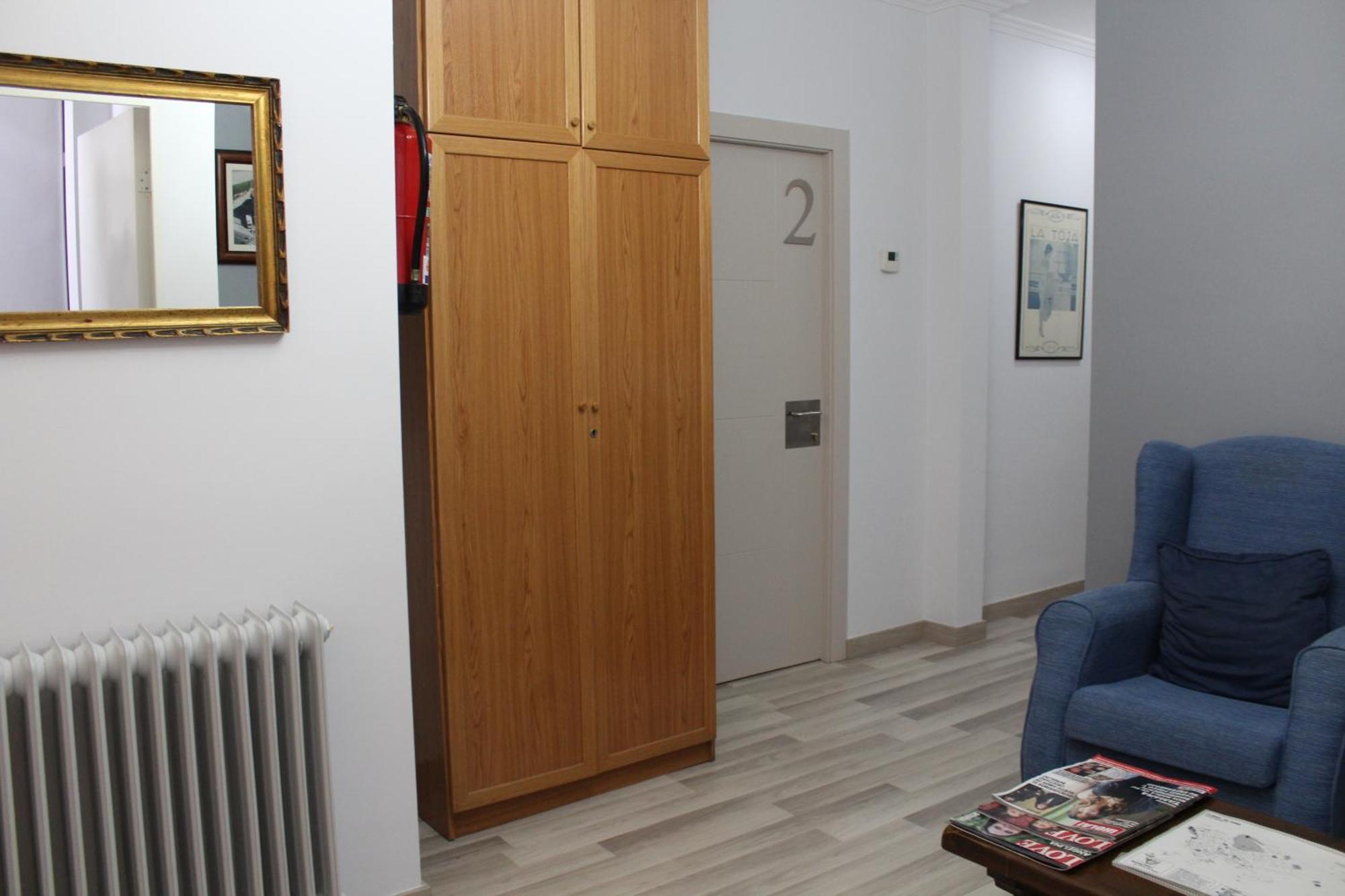 Tona Hostal Montserrat מראה חיצוני תמונה