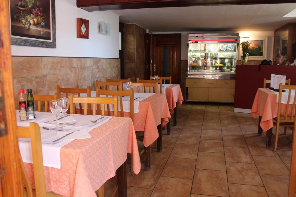Tona Hostal Montserrat מראה חיצוני תמונה