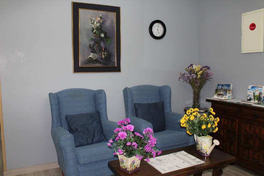 Tona Hostal Montserrat מראה חיצוני תמונה