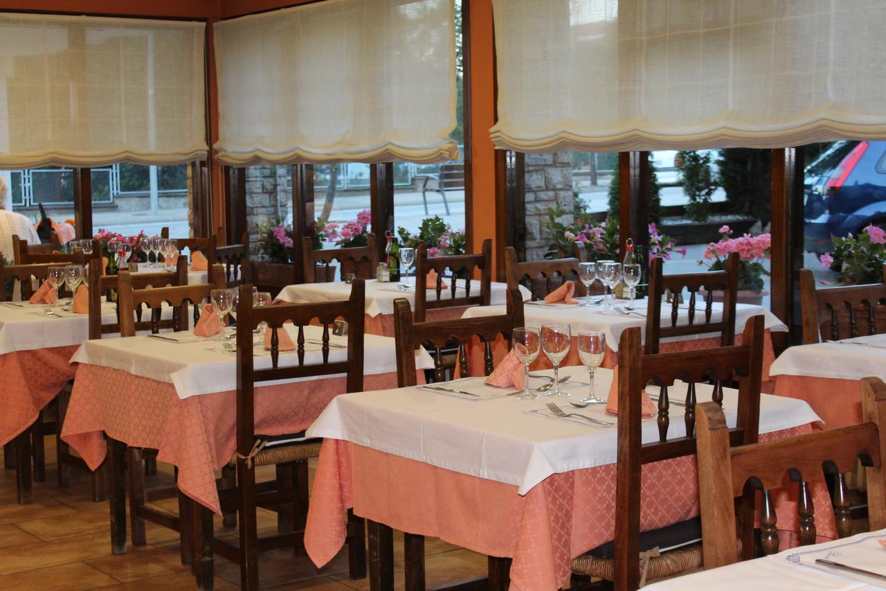 Tona Hostal Montserrat מראה חיצוני תמונה