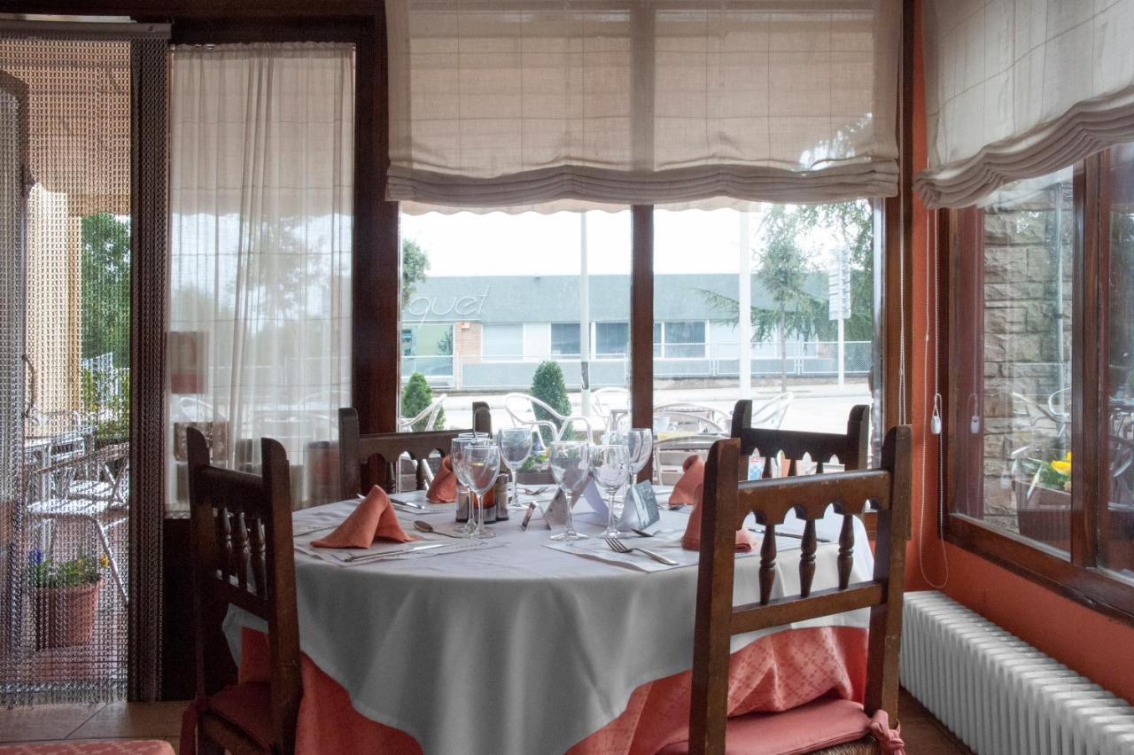 Tona Hostal Montserrat מראה חיצוני תמונה