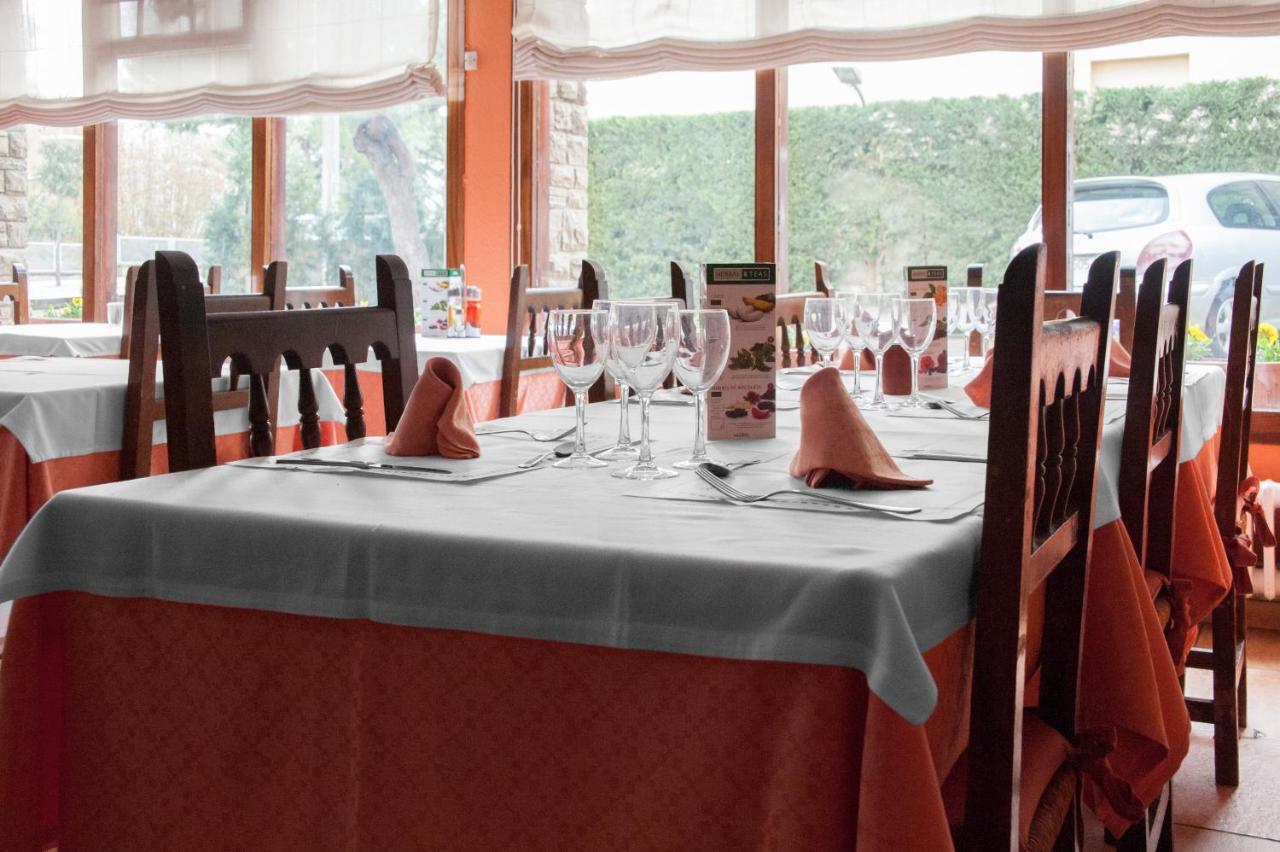 Tona Hostal Montserrat מראה חיצוני תמונה