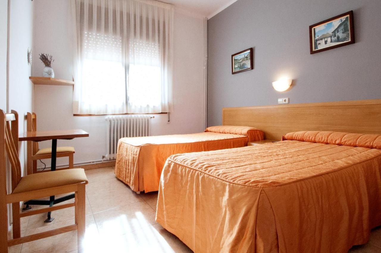 Tona Hostal Montserrat חדר תמונה